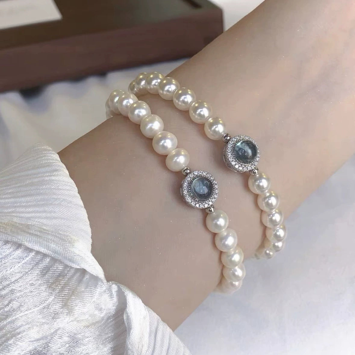 Blue sapphire pearl bracelet