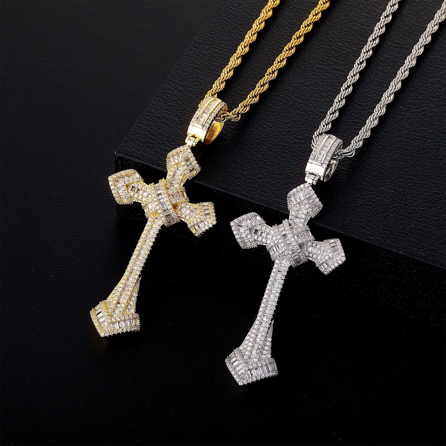 Kupfer eingelegter Zirkonia voller Diamantleiter quadratischer Retro-Kreuzanhänger Hip-Hop trendige Herrenhalsketten-Accessoires