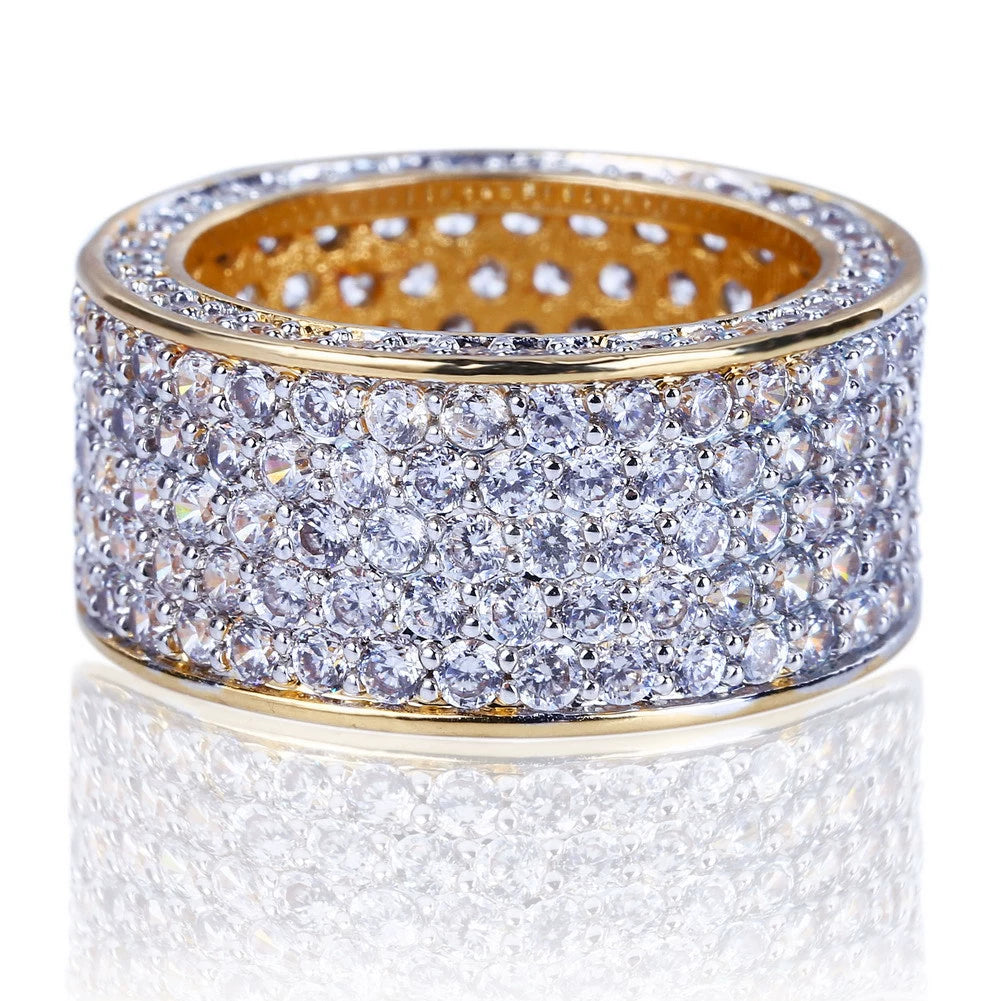 Sparkling hollow ring