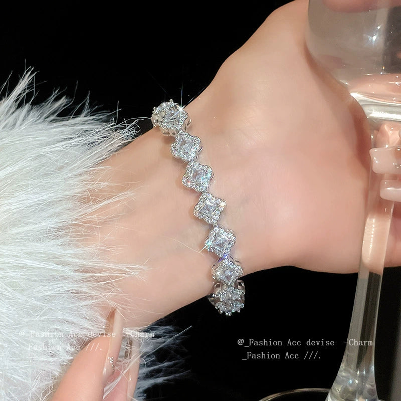 Bracelet à boucle en forme de fleur irrégulière en zircon super flash 5A, bracelet personnalisé européen et américain, luxe léger, haut de gamme, tempérament, fait à la main