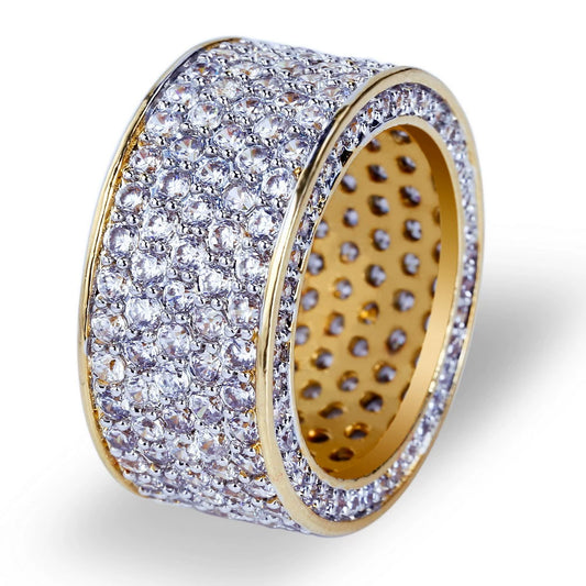 Sparkling hollow ring