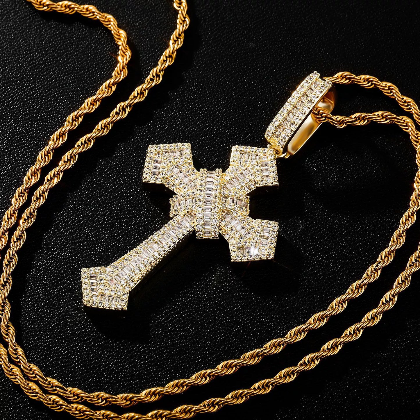 Kupfer eingelegter Zirkonia voller Diamantleiter quadratischer Retro-Kreuzanhänger Hip-Hop trendige Herrenhalsketten-Accessoires