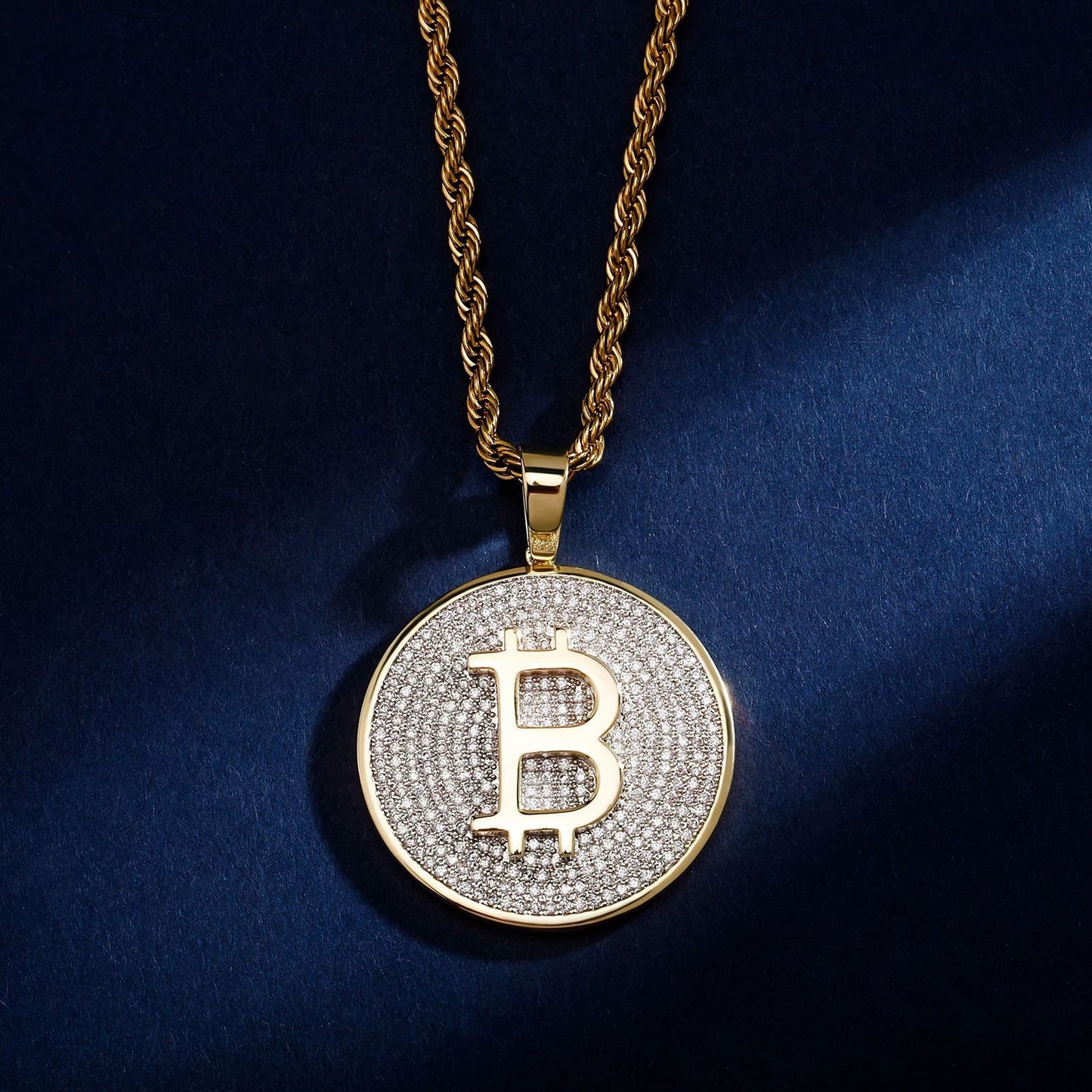 Collier hip hop pour homme avec pendentif Bitcoin en plaqué or et micro-incrusté de zircons